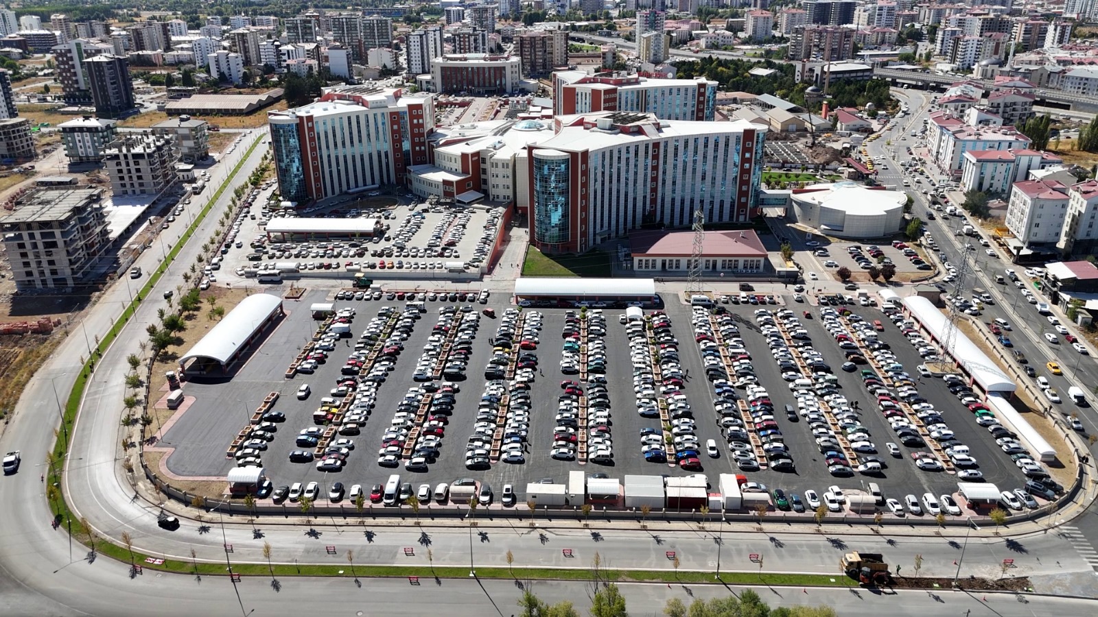Sivas Numune Hastanesi otoparkı.sivasgazetehaber ra