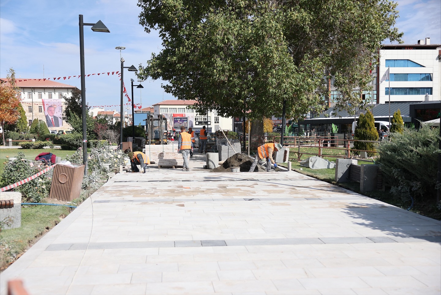 Sivas hükümet Meydanında zemin yenileme çalışmaları sürüyor. sivasgazetehaber radyobora