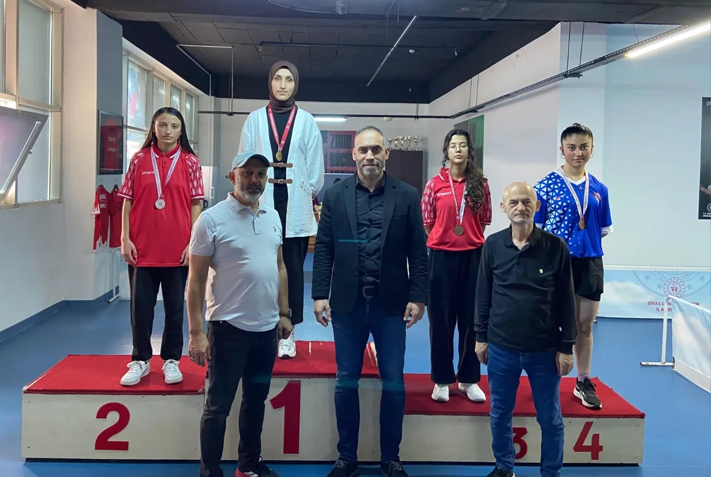 Sivas'ta 29 Ekim Cumhuriyet Bayramı Masa Tenisi Turnuvası, Erkek ve Kadın Kategorilerinde 26 Ekim 2025 Tarihinde İlimiz Masa Tenisi Salonunda Gerçekleştirildi SİVASGAZETEHABER RADYOBORA