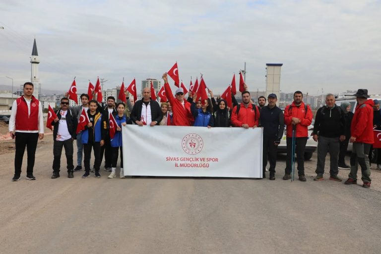 Sivas'ta 29 Ekim Cumhuriyet Bayramı etkinlikleri kapsamında Cumhuriyet Yürüyüşü gerçekleştirildi. sivasgazetehaber radyobora