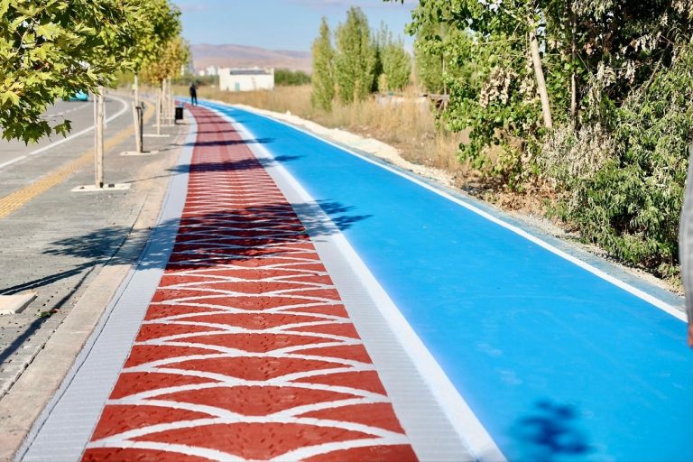 Sivas’ta Bir İlk Desenli Asfalt Uygulaması Başladı. sivasgazetehaber radyobora