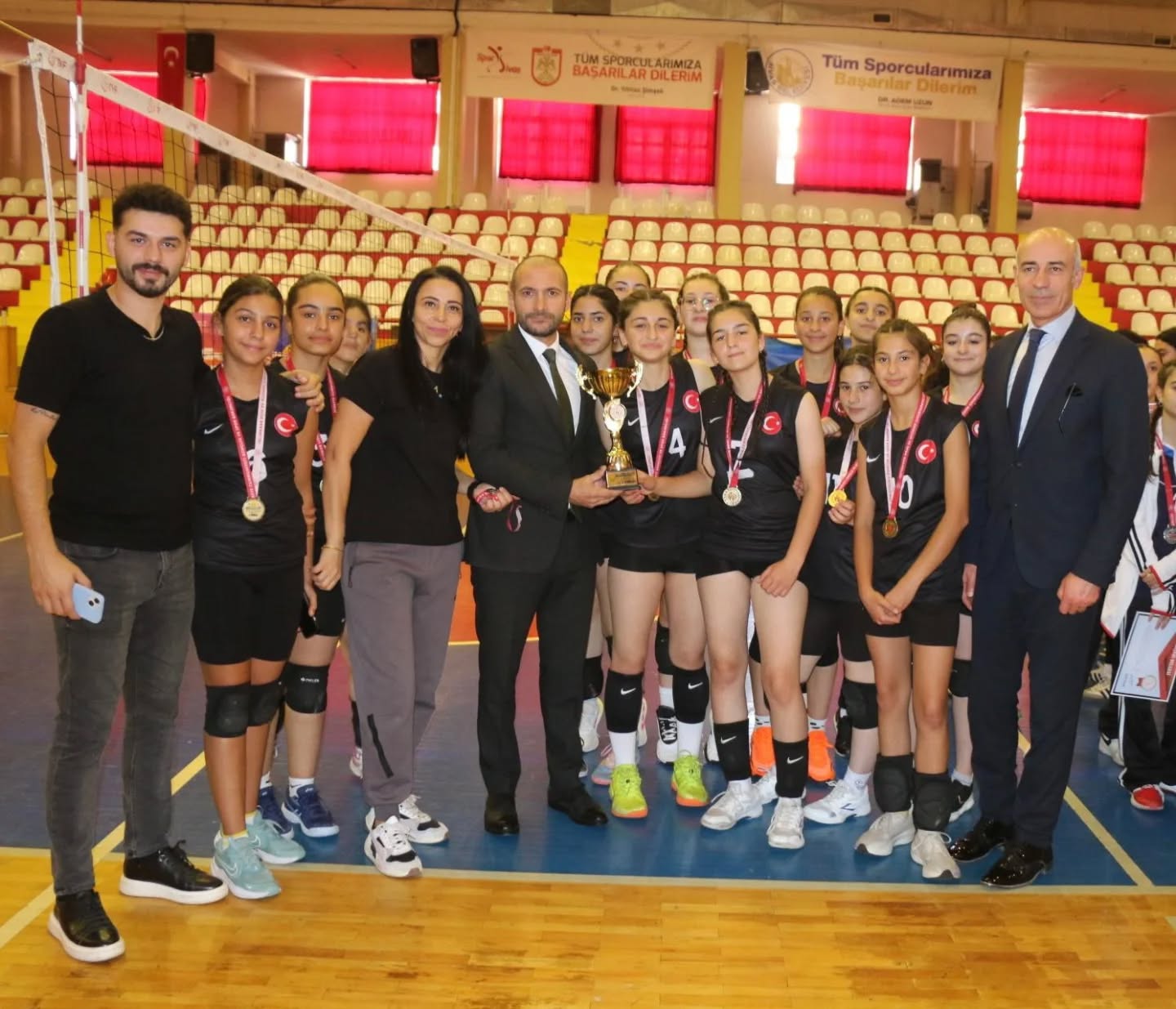 Sivas'ta Düzenlenen Yıldız Kızlar Voleybol İl Birinciliği Müsabakaları Sona Erdi sivasgazetehaber radyobora