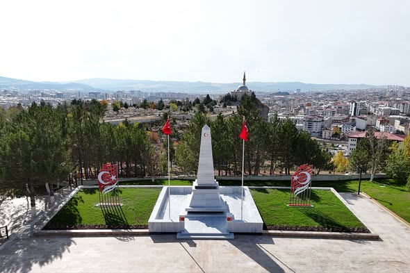 Sivas'ta Garnizon Şehitliğine Zemin İiyileştirme ve Çevre Düzenlemesi Yapıldı  sivasgazetehaber radyobora