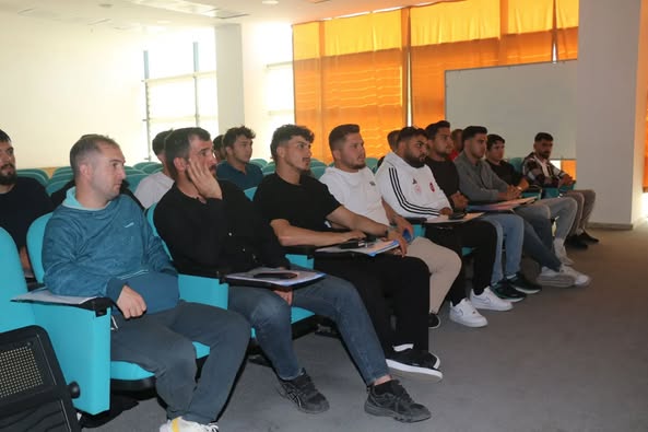 Sivas'ta Güreş Aday Hakem Kursu Taha Akgül Spor Salonu toplantı salonumuzda başladı. sivas gazetehaber radyobora