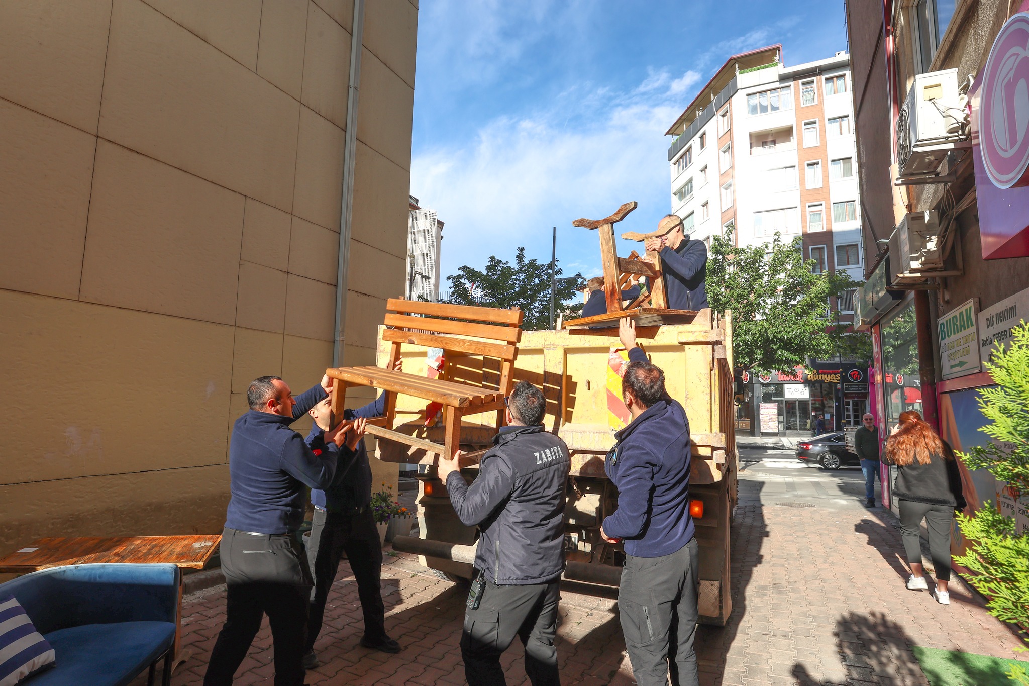 Sivas'ta Kaldırım işgaline geçit yok sivasgazetehaber radyobora