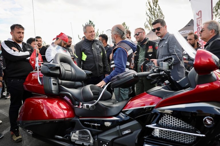 Sivas'ta Motosiklet Tutkunları Drift Alanında Buluştu..sivasgazetehaber radyobora