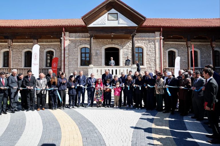 Sivas'ta Numan Efendi Halk Kütüphanesi Açıldı.. sivasgazetehaber radyobora