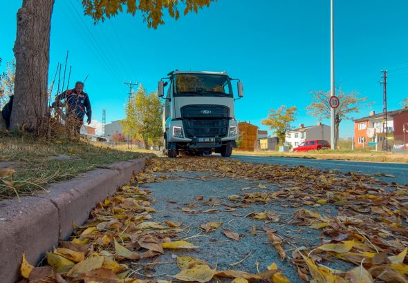 Sivas'ta Rüzgâr biraz serin, ağaçlar biraz hüzünlü sivasgazetehaber radyobora