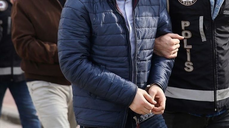 Sivas'ta Uyuşturucu veya Uyarıcı Madde Satın Almak, KabulEtmek, Bulundurmak ve Kullanmak” Sucundan Aranan Sahıs Yakalandı sivasgazetehaber radyobora