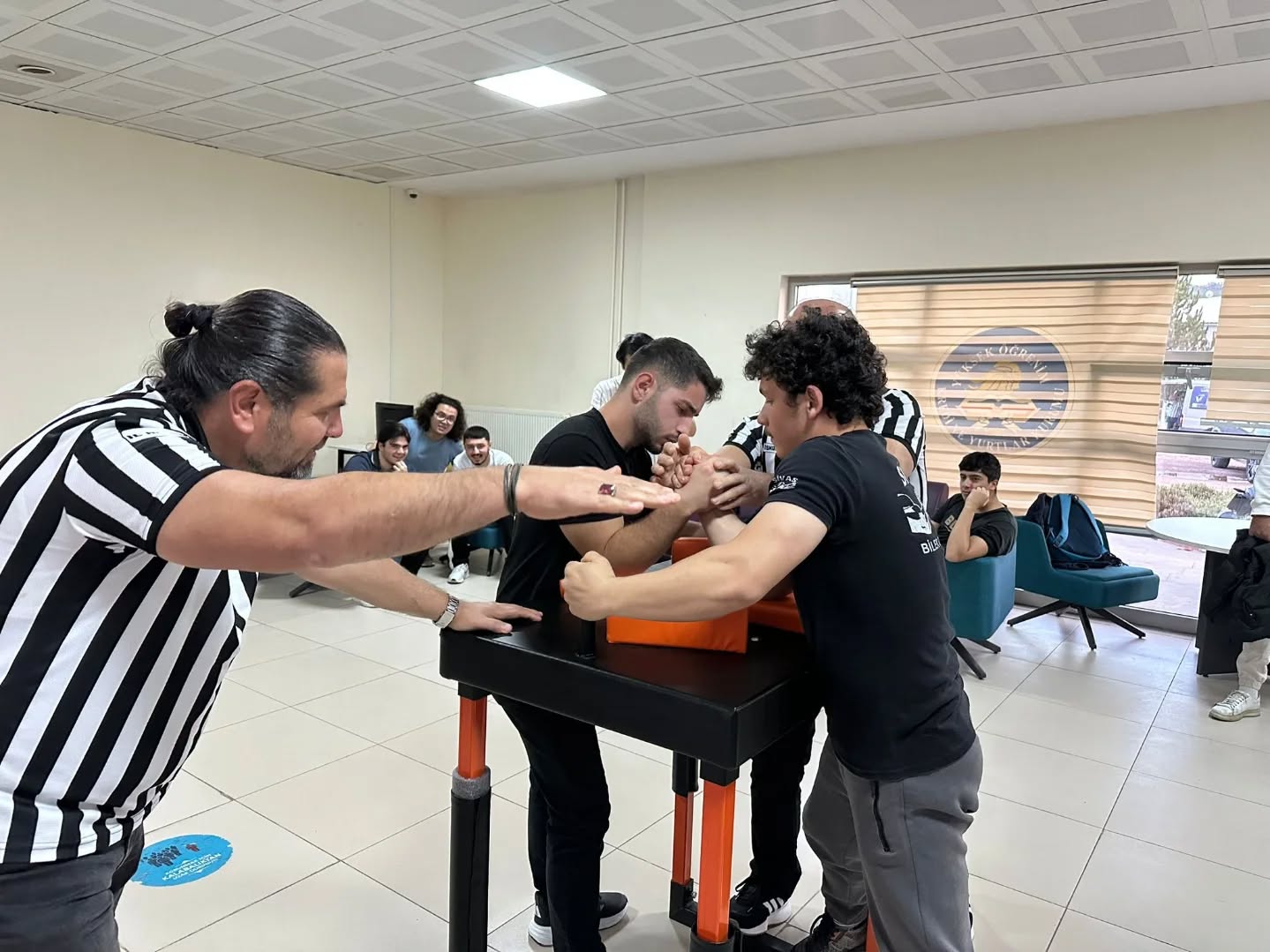 Sivas'ta Yurtlar Arası Cumhuriyet Bilek Güreşi Turnuvası sivasgazetehaber radyobora