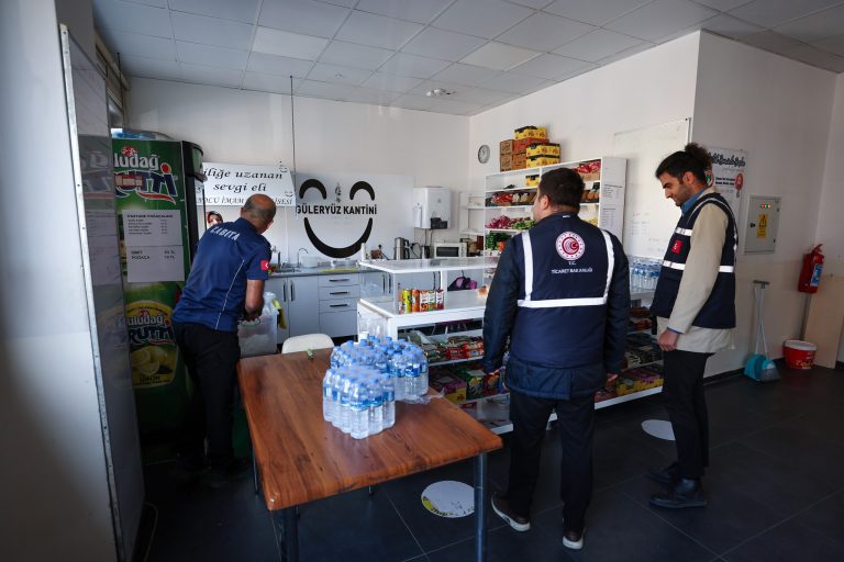 Sivas'ta Zabıta Ekiplerinden Okul Kantinlerine Denetim...sivasgazetehaber radyobora