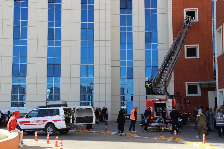sivas numune hastanesinde deprem ve afet tatbikatı gerçekleştirildi sivasgazetehaber radyobora