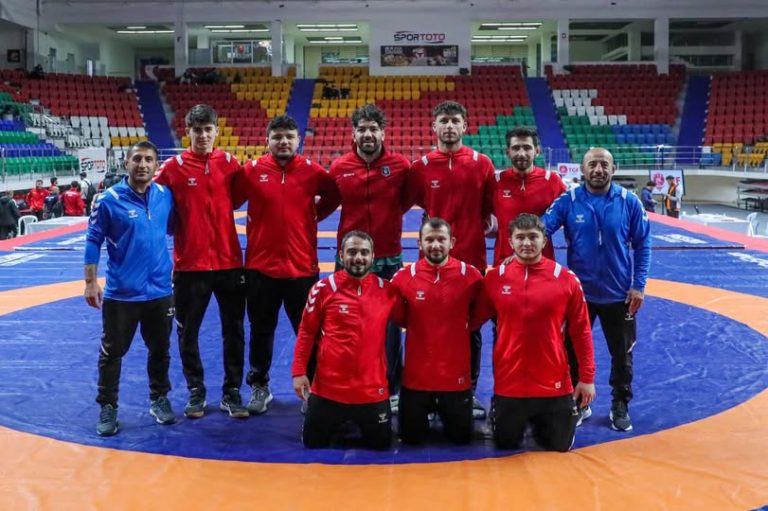 Sivas Gücü Belediyespor Güreş Takımımız  2. Lige Yükseldi sivasgazetehaber radyobora