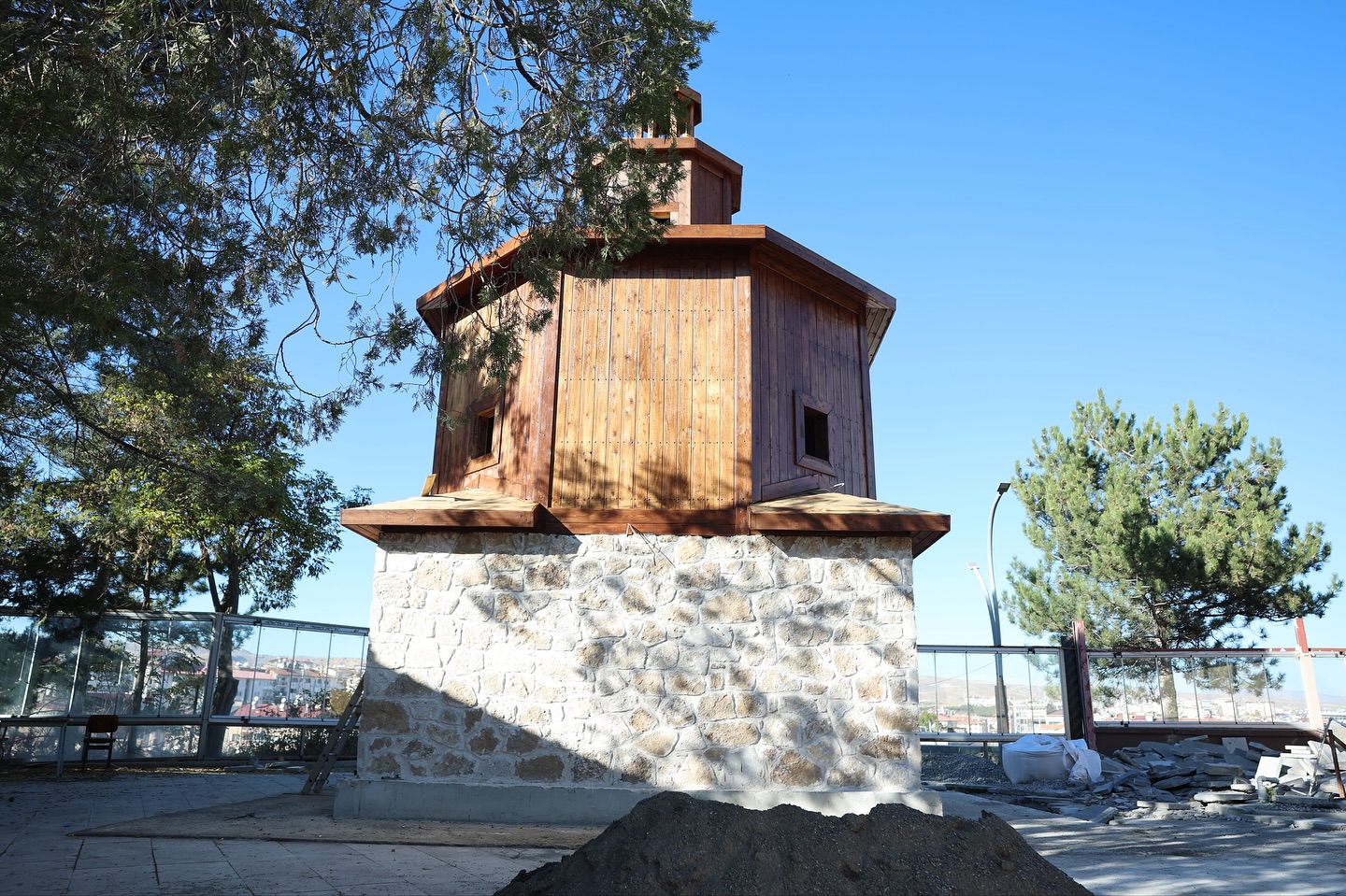 Sivas Saat Kulesi Yeniden Yükseldi. sivasgazetehaber radyobora