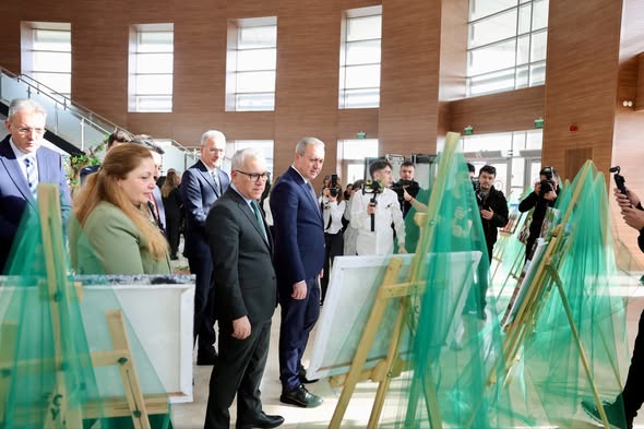 Sivas'ta 24 Kasım Öğretmenler Günü münasebetiyle “Eğitimle Filizlenen Yeşil Vatan” konulu fotoğraf sergisi ve kutlama programı düzenlendi. sivasgazetehaber radyobora