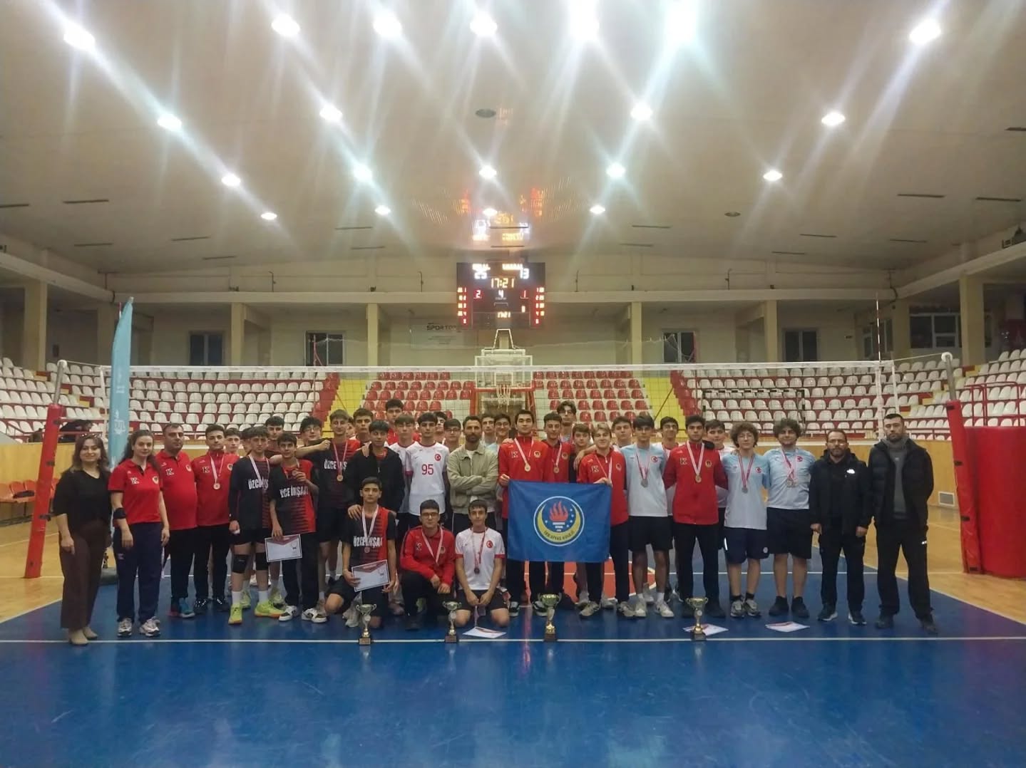Sivas'ta  Gençler-A Erkekler Voleybol İl Birinciliği Müsabakaları Sona Erdi sivasgazetehaber radyobora