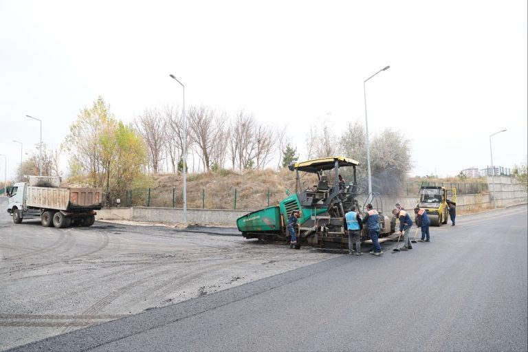 Sivas'ta Türkoğlu Sokak ve Kumlu Tarla Caddesi’nde Asfalt Çalışmaları Başladı sivasgazetehaber radyobora