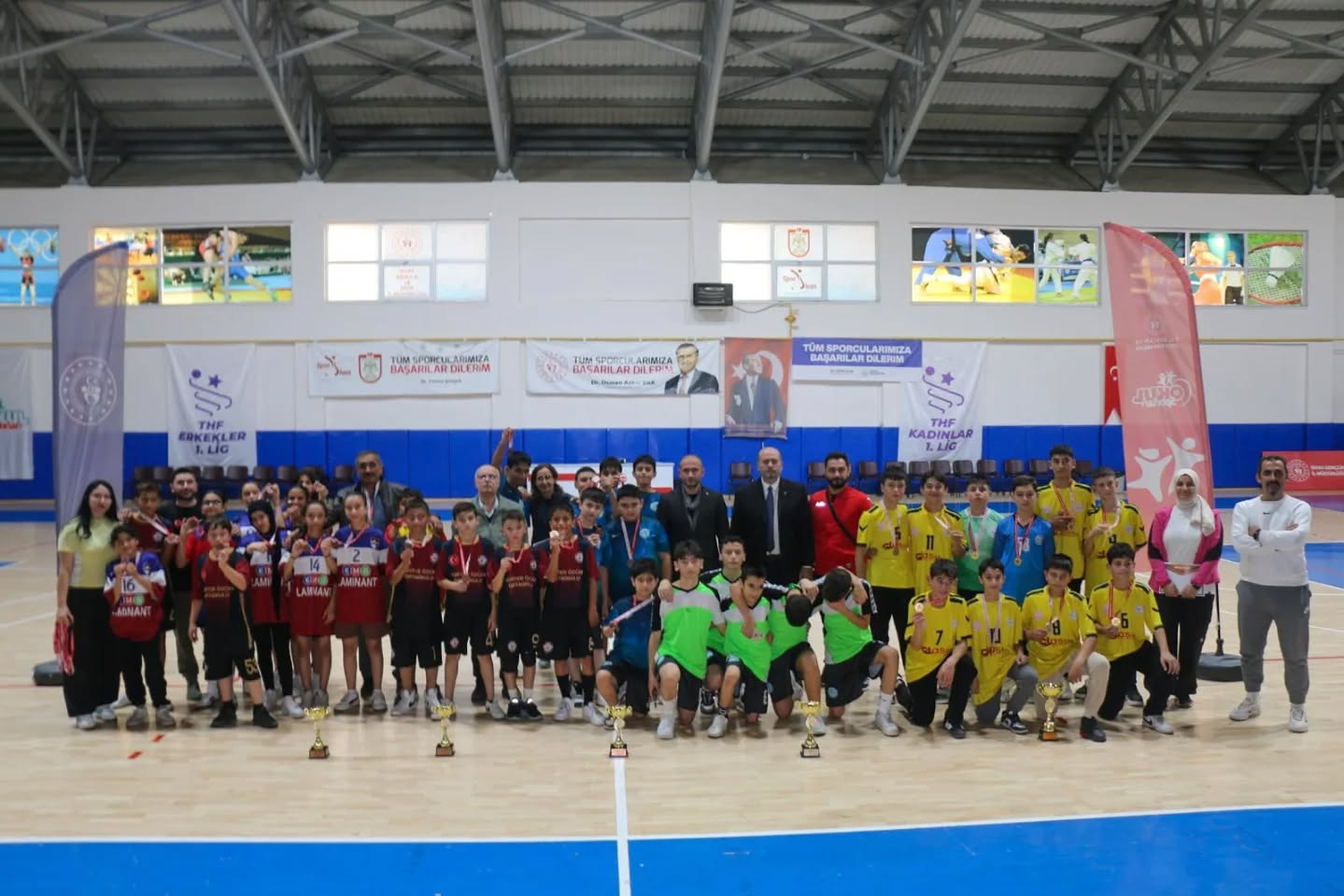 Sivas'ta Yıldızlar Hentbol Erkekler İl Birinciliği müsabakaları başarıyla tamamlandı. sivasgazetehaber radyobora