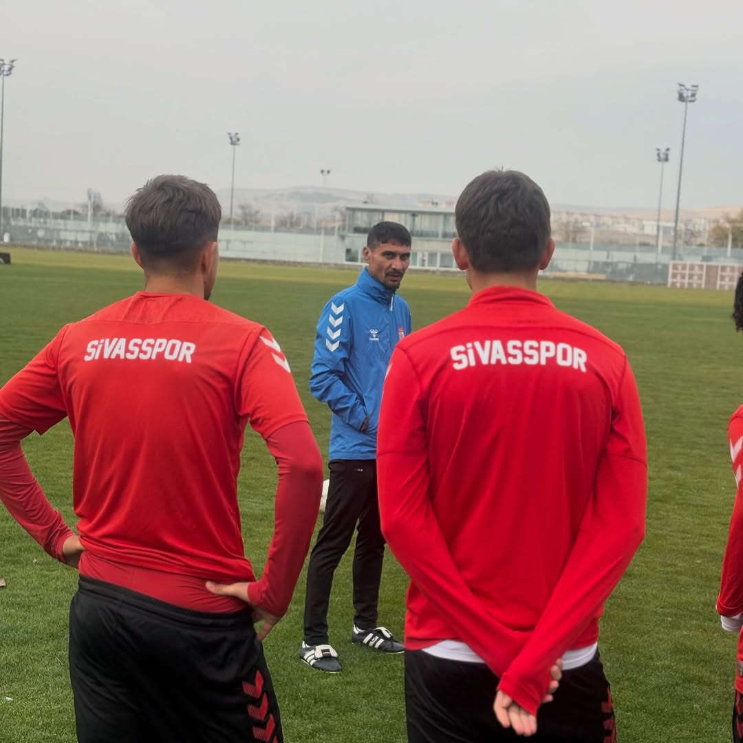 U19 Özbelsan Sivasspor Takımında Genç Yetenekler Yoğun Tempoyla Hazırlanıyor Teknik Direktör Turan  Bora sivasgaztehaber radyobora