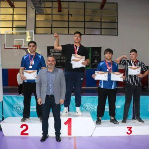 Bilek Güreşi Gençler B Erkekler İl Birinciliği Müsabakaları, 30 okuldan 100 sporcunun katılımıyla Taha Akgül Spor Salonu antrenman salonunda sona erdi.1 sivasgazetehaber radyobora