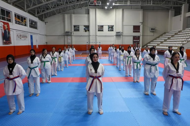 Binali Yıldırım Kampüsümüzde kalan kız öğrencilerimizin Taekwondo kemer imtihanı başarıyla tamamlandı! sivasgazetehaber radyobora