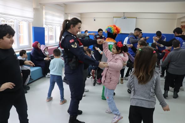 Sevginin olduğu yerde ENGEL yoktur! SİVASGAZETEHABER RADYOBORA