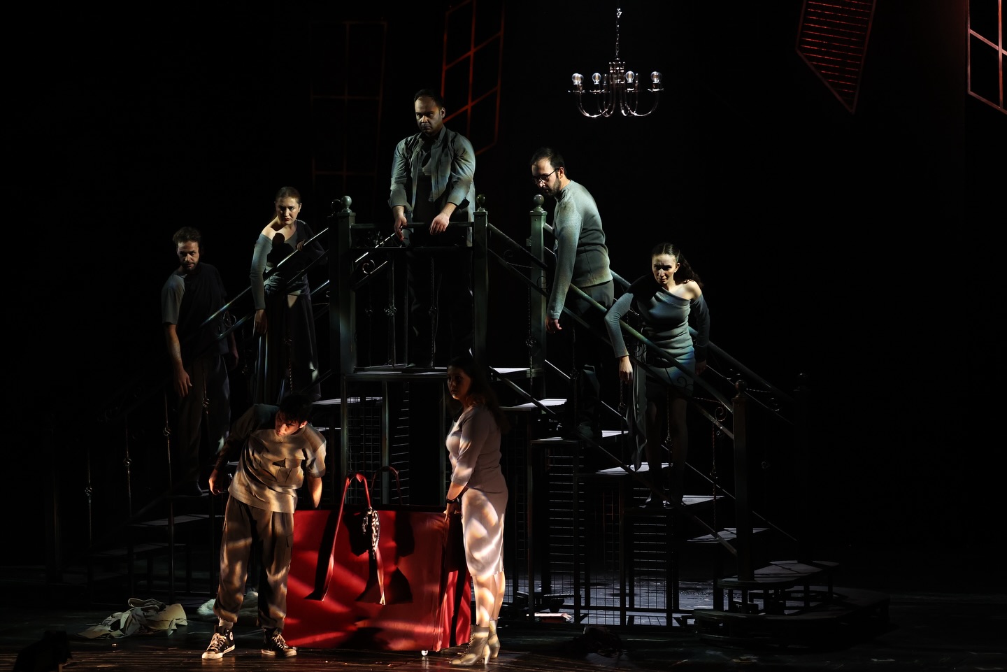 Sivas Devlet Tiyatrosu’nun “Antre” adlı oyunu seyirciyle buluştu. sivasgazetehaber radyobora