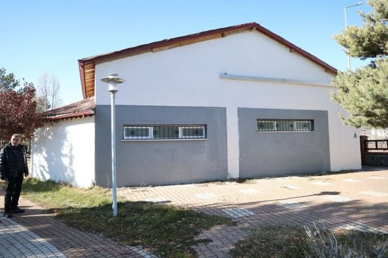 Sivas Fatih Mahallesi’ndeki Gaziosmanpaşa Parkı’nda Semt Evi Çalışmalrı Devam Ediyor radyobora