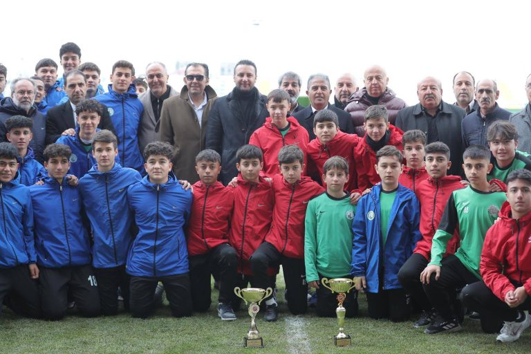 Sivas Gücü Belediyespor U-14 ve U-16 Şampiyon  1 sivasgazetehaber radyobora