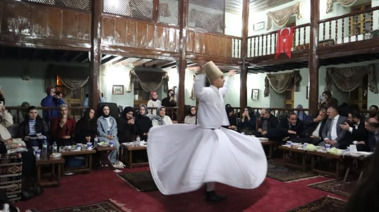 Sivas Susamışlar Konağı’nda Hz. Mevlânâ ve Tasavvuf konulu Hasbihal Programı Gerçekleştirildi.… sivasgazetehaber radyobora