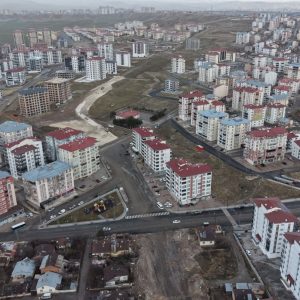 Sivas Tuzlugöl Mahallesi’nde Yeni Açılan Hayat Caddesi’nin Temel Dolgu Malzemesini Seriyor -sivasgazetehaber radyobora