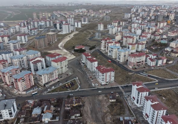 Sivas Tuzlugöl Mahallesi’nde Yeni Açılan Hayat Caddesi’nin Temel Dolgu Malzemesini Seriyor -sivasgazetehaber radyobora