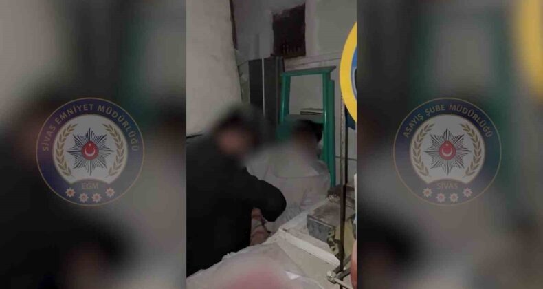 SİVAS'TA ARANAN ŞAHIS GİZLİ BÖLMEDE YAKALANDI