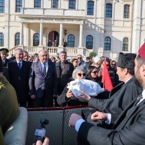 Sivas'ta Gazi Mustafa Kemal Atatürk'ün Sivas'ta 108 gün kaldıktan sonra 18 Aralık'ta şehrimizden ayrılmasının 106. yılı sebebiyle temsili uğurlama töreni düzenlendi. sivasgazetehaber radyobora