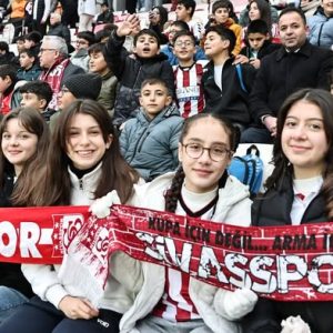 Sivas'ta Minik Yiğidolar Takımına Sahip Çıkıyor sivasgazetehaber radyobora