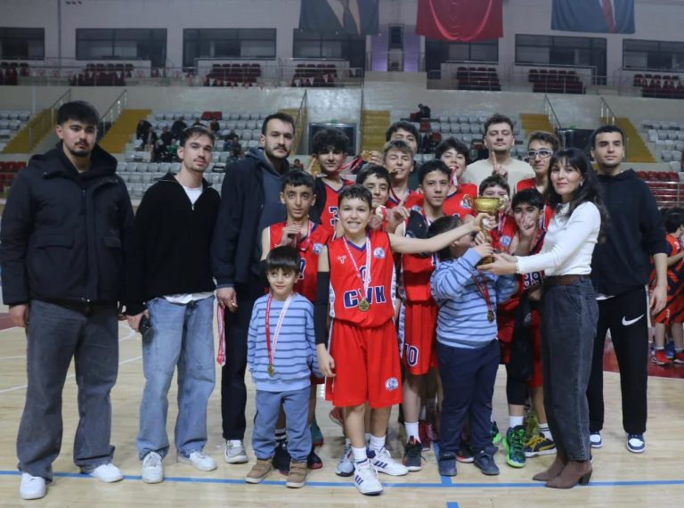 U14 Erkekler Basketbol İl Birinciliği müsabakaları, Taha Akgül Spor Salonu’nda sona erdi. sivasgazetehaber radyobora