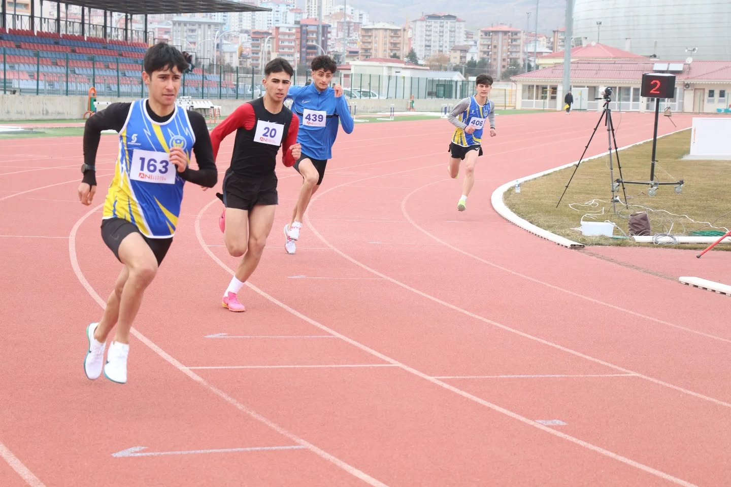 U16 ve U20 kız-erkek Atletizm İl Birinciliği müsabakaları, 11 takım ve 74 sporcunun katılımıyla 4 Eylül Spor Vadisi Atletizm Sahası’nda gerçekleştirildi. sivasgazetehaber radyobora