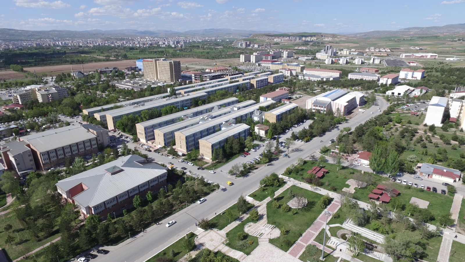 Cumhuriyet ünüversitesi Yenilenebilir Enerjiyle Kendi Elektriğini Üretecek sivasgazetehaber radyobora