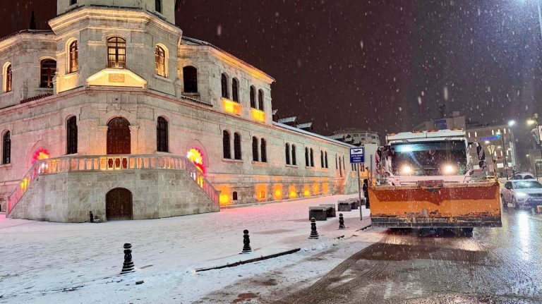 Sivas Başarı ile karla Mücadeleye Devam Ediyor sivasgazetehaber radyobora