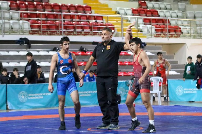 Sivas'ta U16–U17 Serbest ve Grekoromen Güreş İl Birinciliği Müsabakaları, İlk Gün Serbest Stil Kategorisinde Gerçekleştirildi. 2 sivasgazetehaer radyobora