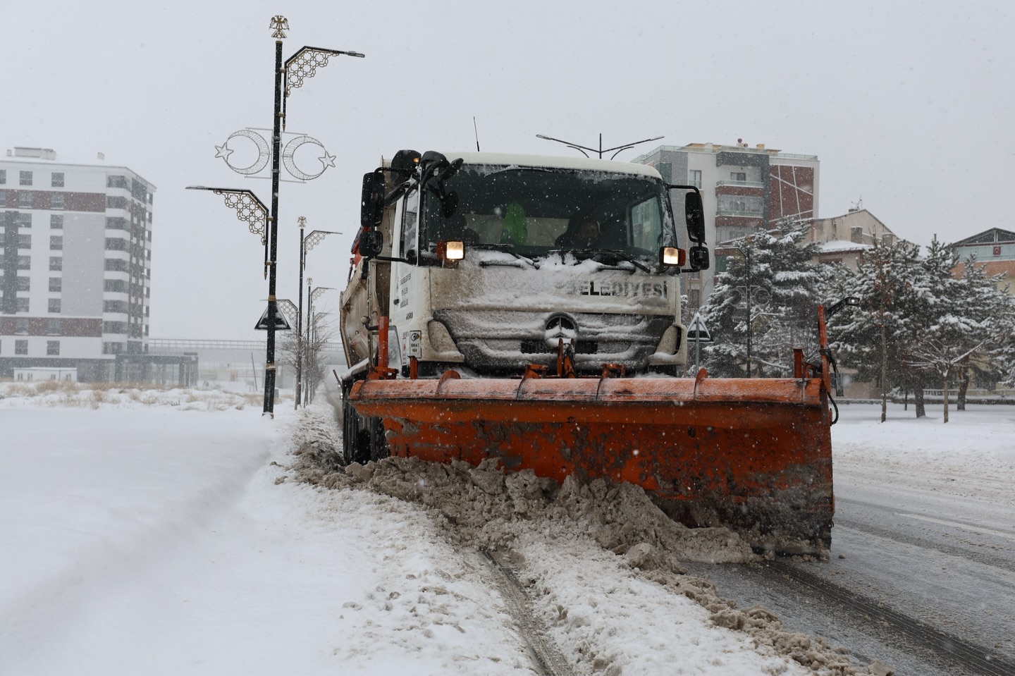 Sivas'ta Yoğun Kar Yağışı Nedeniyle Yol Açma Çalışmaları Devam Ediyor sivasgazetehaber radyobora