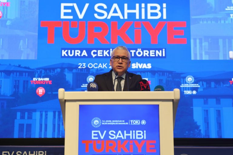 Sivas'ta Yüzyılın Konut Projesi kapsamında, 500 Bin Sosyal Konut Hak Sahipleri Belirleme Kura Çekilişi, yapıldı sivasgazetehaber radyobora