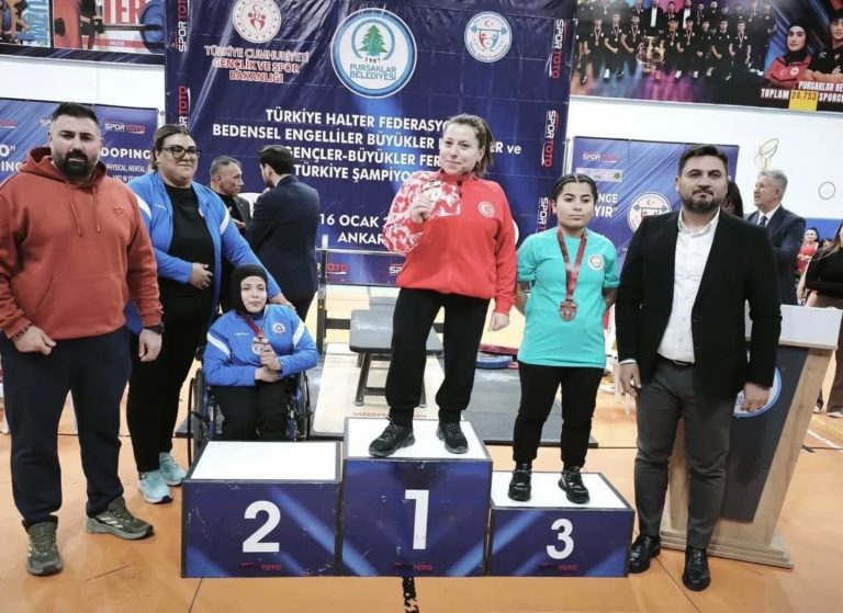 Türkiye Halter Şampiyonası’nda Sivaslı Sporcular Önemli Dereceler Elde Etti. SİVASGAZETEHABER RADYOBORA