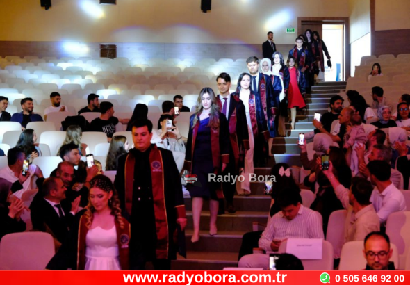 Sivas Cumhuriyet Üniversitesi Hukuk Fakültesi İlk Mezunlarını Verdi Radyo Bora