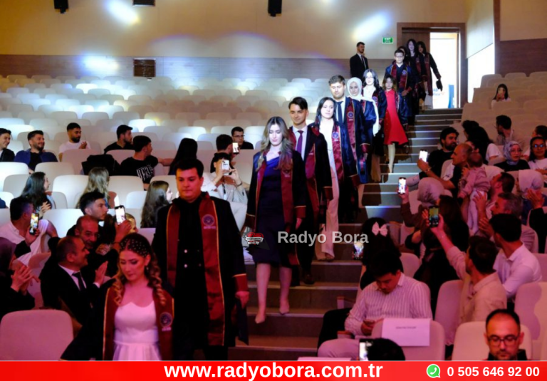 Sivas Cumhuriyet Üniversitesi Hukuk Fakültesi İlk Mezunlarını Verdi Radyo Bora
