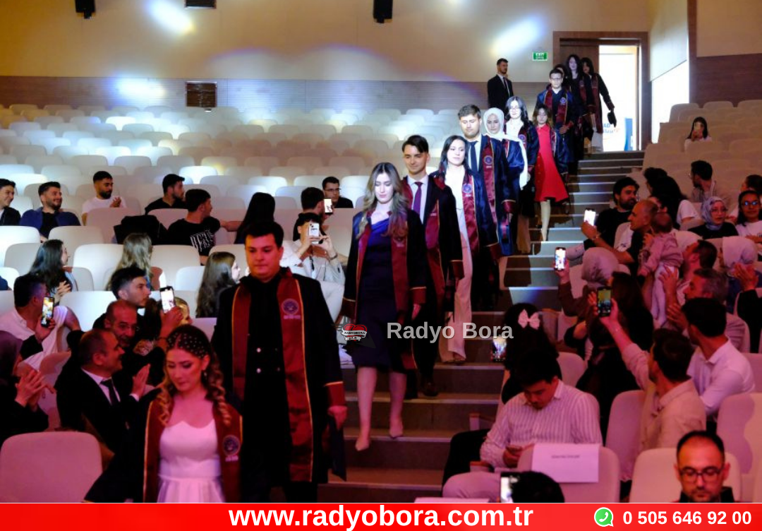 Sivas Cumhuriyet Üniversitesi Hukuk Fakültesi İlk Mezunlarını Verdi Radyo Bora