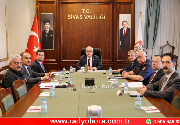 Sivas’ta Güvenlik ve Kamu Düzeninin Sağlanmasına Yönelik Yapılan Çalışmalar Kapsamında Bilgilendirme Toplantısı Düzenledi Radyo Bora