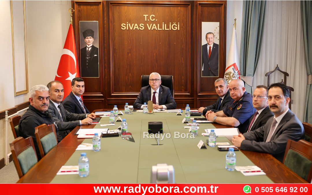 Sivas’ta Güvenlik ve Kamu Düzeninin Sağlanmasına Yönelik Yapılan Çalışmalar Kapsamında Bilgilendirme Toplantısı Düzenledi Radyo Bora